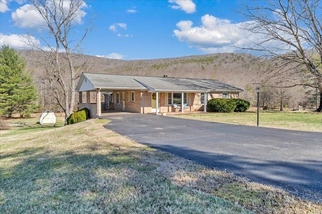 1846 Pineview DR, Glasgow, VA 24555