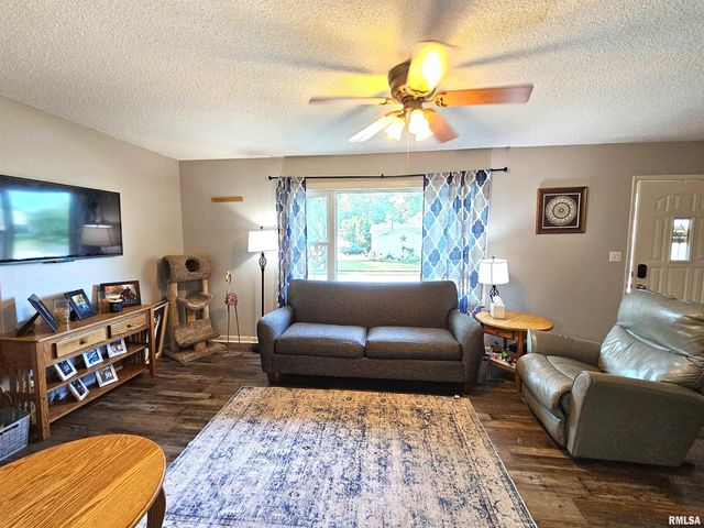 315 COLONY Drive, Davenport, IA 52806