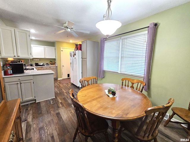 315 COLONY Drive, Davenport, IA 52806