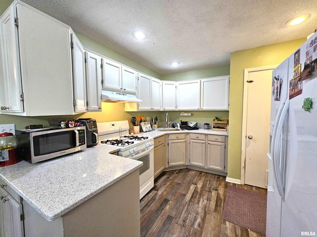 315 COLONY Drive, Davenport, IA 52806