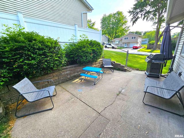 315 COLONY Drive, Davenport, IA 52806