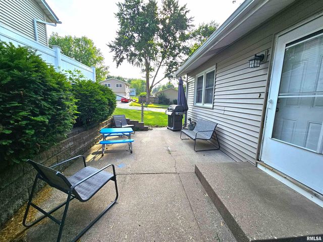 315 COLONY Drive, Davenport, IA 52806