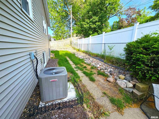 315 COLONY Drive, Davenport, IA 52806