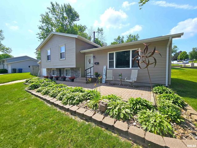 315 COLONY Drive, Davenport, IA 52806