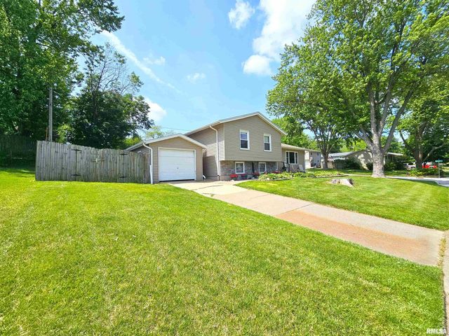 315 COLONY Drive, Davenport, IA 52806
