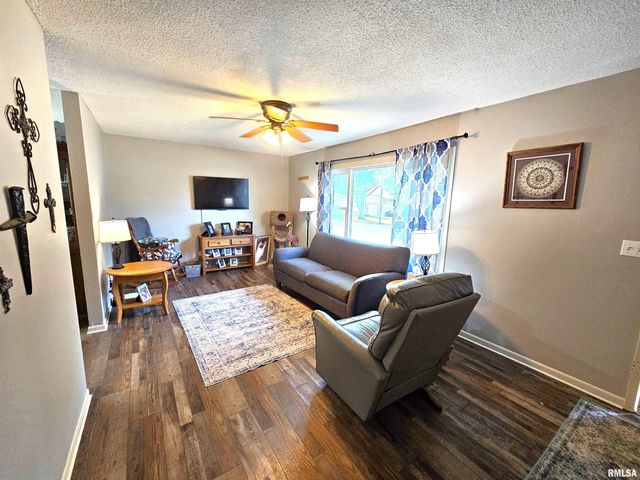 315 COLONY Drive, Davenport, IA 52806