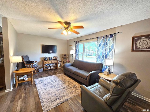 315 COLONY Drive, Davenport, IA 52806