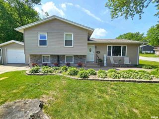 315 COLONY Drive, Davenport, IA 52806