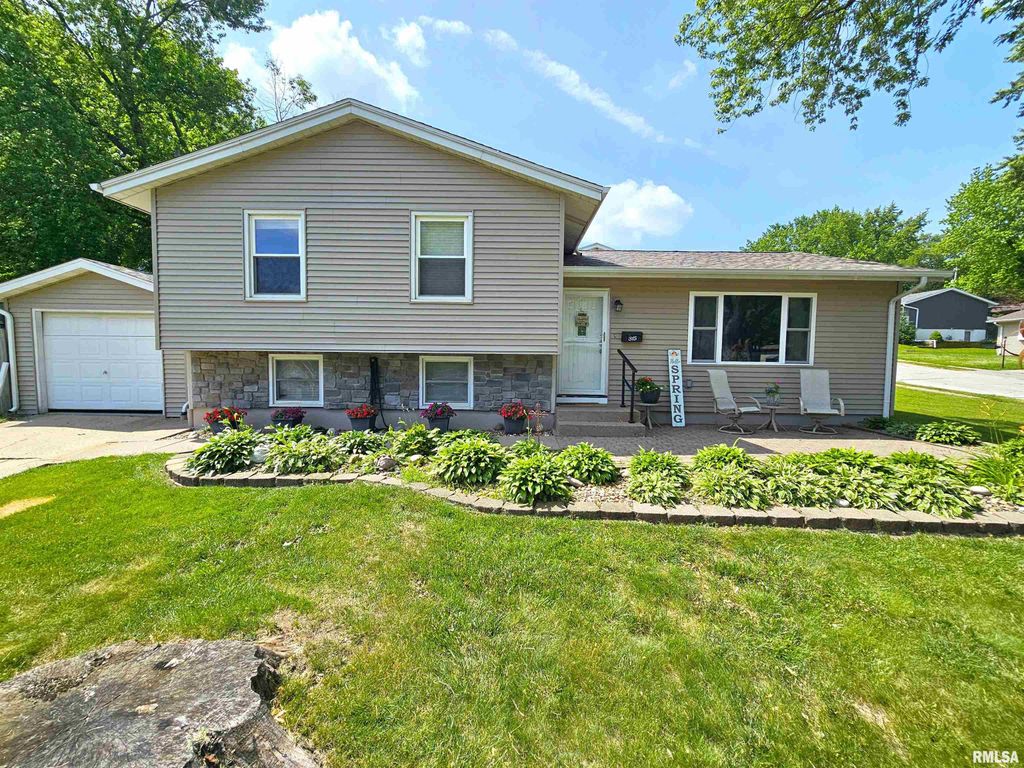 315 COLONY Drive, Davenport, IA 52806