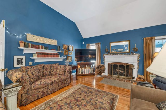 31 Longmeadow Drive, Brentwood, NH 03833