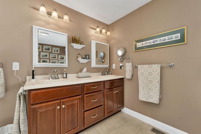 31 Longmeadow Drive, Brentwood, NH 03833