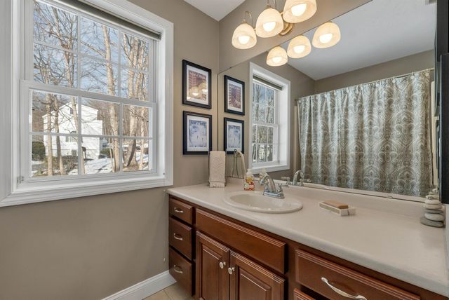 31 Longmeadow Drive, Brentwood, NH 03833