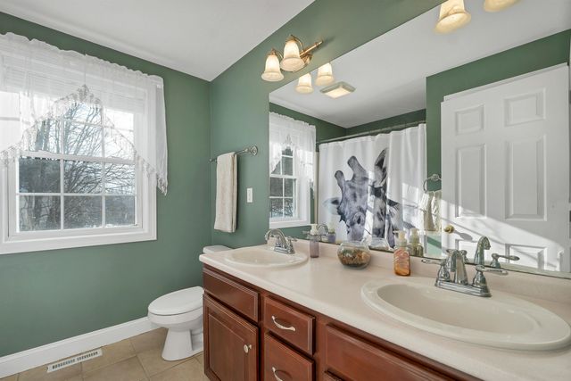 31 Longmeadow Drive, Brentwood, NH 03833