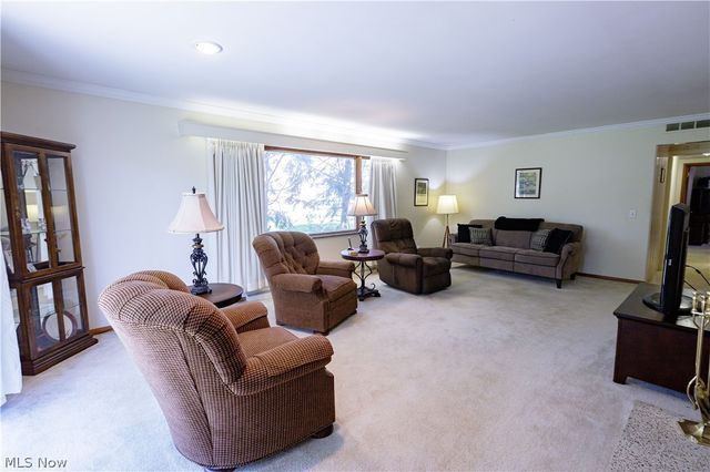 1009 Fair Oaks Avenue SW, North Canton, OH 44720