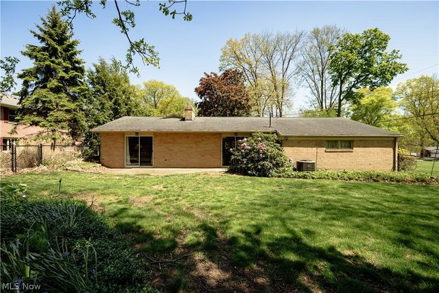1009 Fair Oaks Avenue SW, North Canton, OH 44720