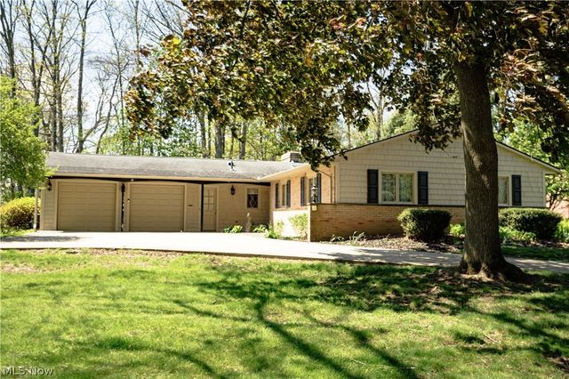 1009 Fair Oaks Avenue SW, North Canton, OH 44720