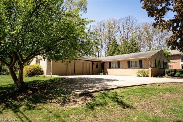 1009 Fair Oaks Avenue SW, North Canton, OH 44720