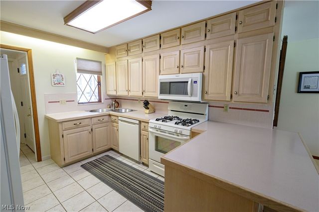 1009 Fair Oaks Avenue SW, North Canton, OH 44720