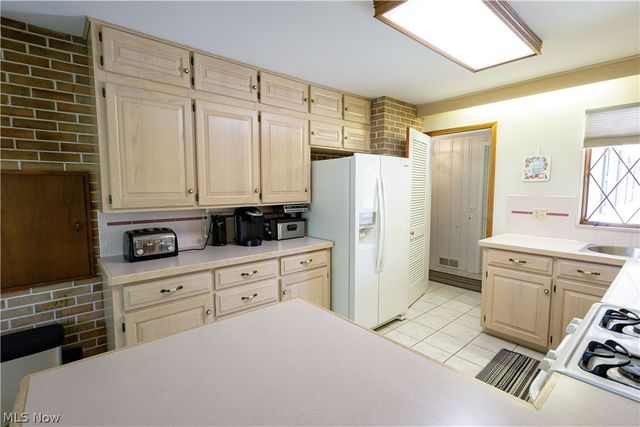 1009 Fair Oaks Avenue SW, North Canton, OH 44720