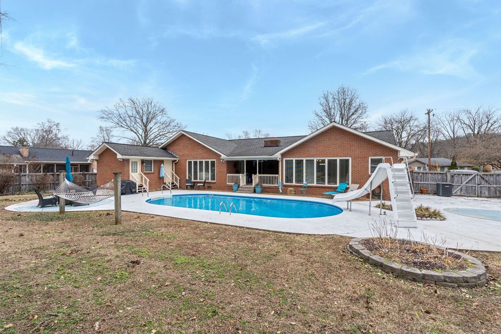 7351 Rolling River Pkwy, Nashville, TN 37221