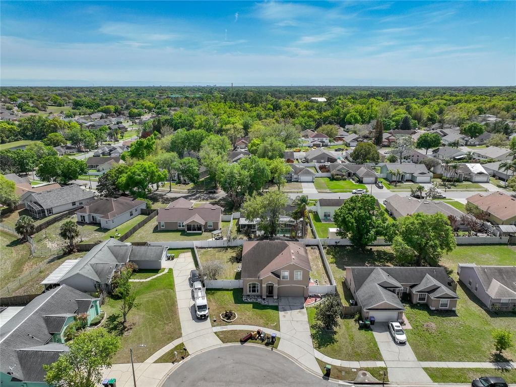 Image 2 of property listing at 8016 EQUITATION COURT, Orlando, FL 32818