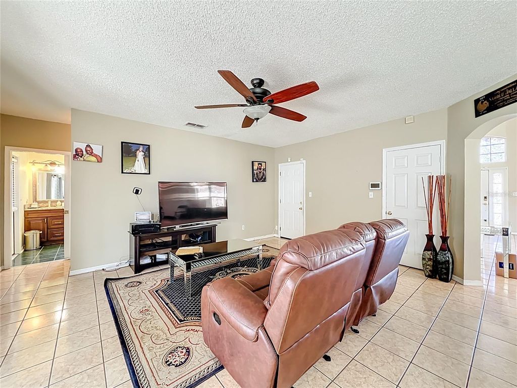 Image 16 of property listing at 8016 EQUITATION COURT, Orlando, FL 32818