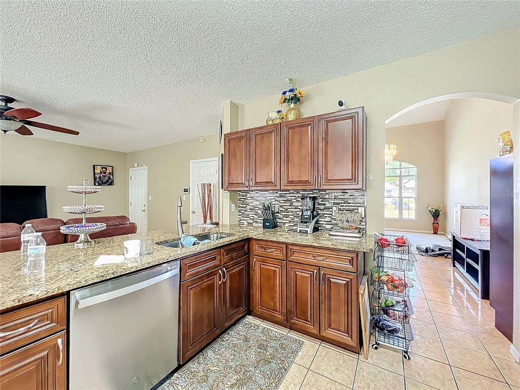Image 6 of property listing at 8016 EQUITATION COURT, Orlando, FL 32818