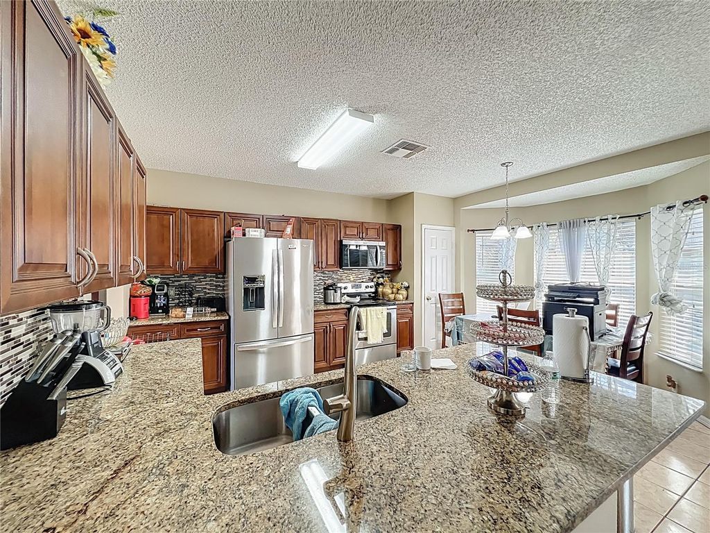 Image 8 of property listing at 8016 EQUITATION COURT, Orlando, FL 32818