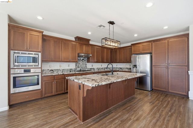 809 Bluestone Dr, Oakley, CA 94561