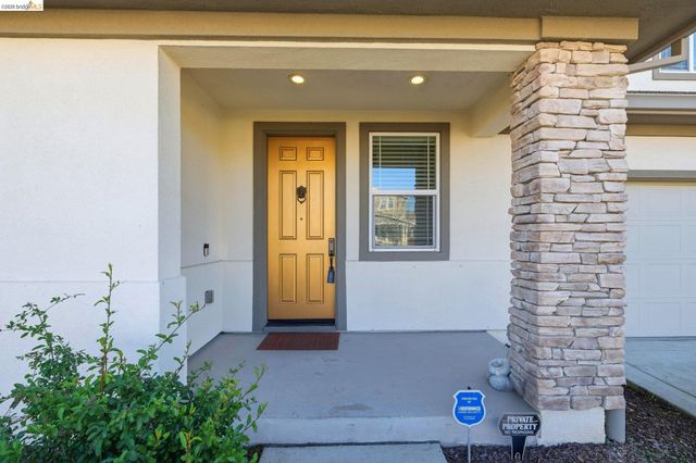 809 Bluestone Dr, Oakley, CA 94561