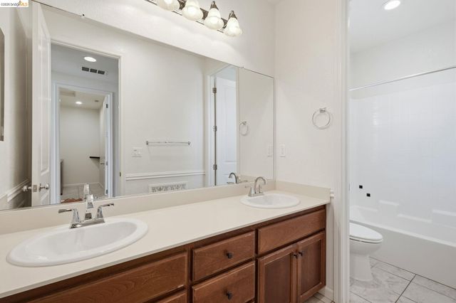 809 Bluestone Dr, Oakley, CA 94561