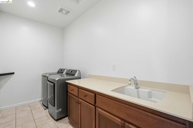 809 Bluestone Dr, Oakley, CA 94561