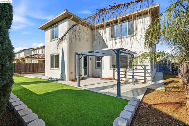 809 Bluestone Dr, Oakley, CA 94561