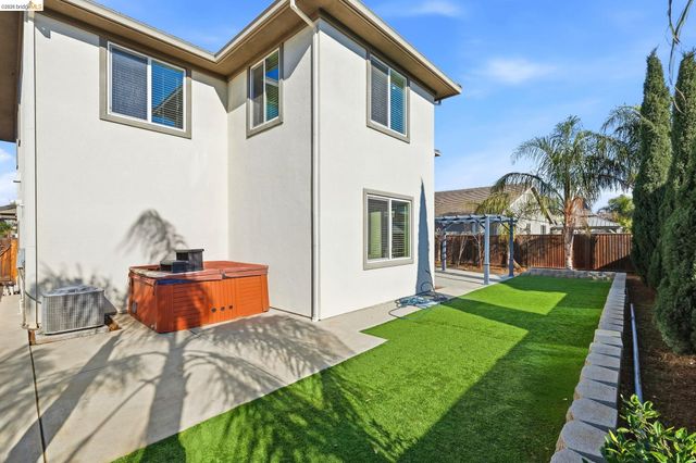 809 Bluestone Dr, Oakley, CA 94561