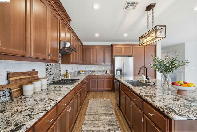 809 Bluestone Dr, Oakley, CA 94561