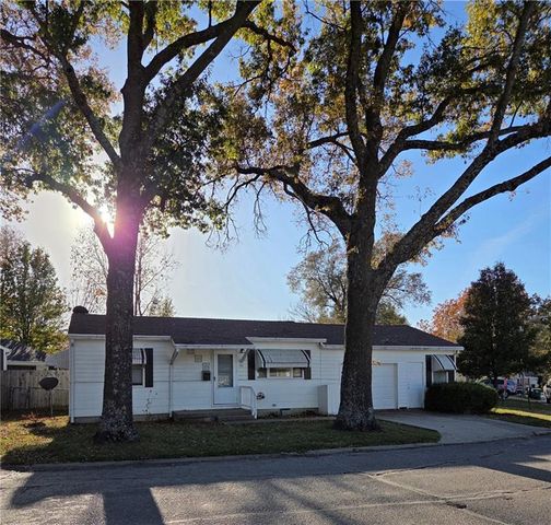 1711 Lockhart Lane, Osawatomie, KS 66064