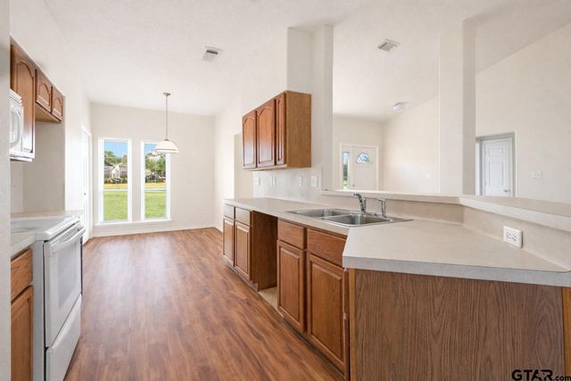 904 Mockingbird, Whitehouse, TX 75791