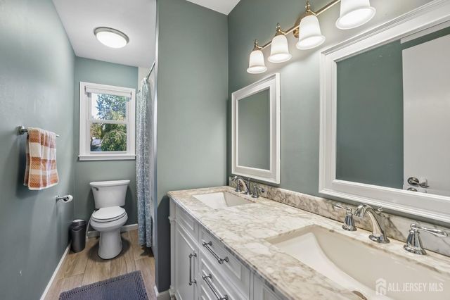 9 Heather Drive, Manalapan, NJ 07726