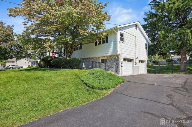 9 Heather Drive, Manalapan, NJ 07726