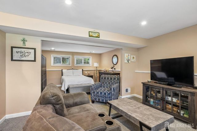 9 Heather Drive, Manalapan, NJ 07726