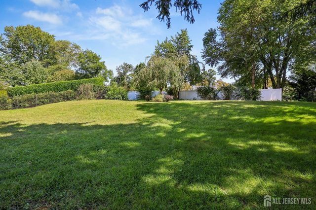 9 Heather Drive, Manalapan, NJ 07726