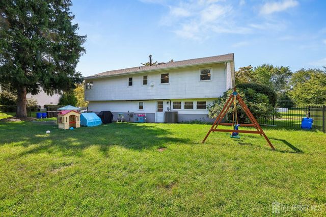 9 Heather Drive, Manalapan, NJ 07726