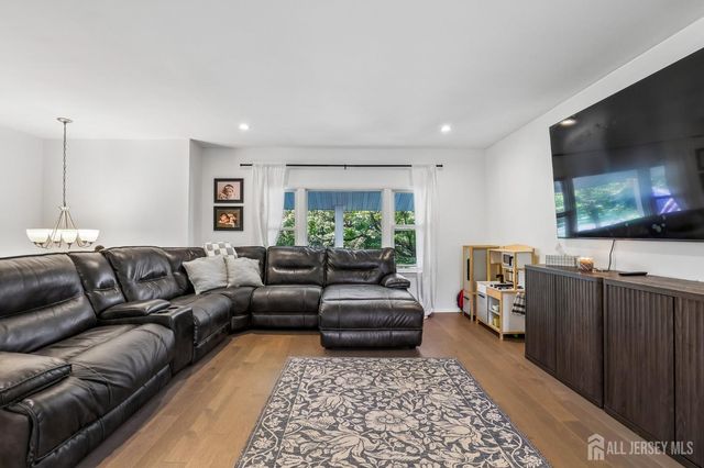 9 Heather Drive, Manalapan, NJ 07726