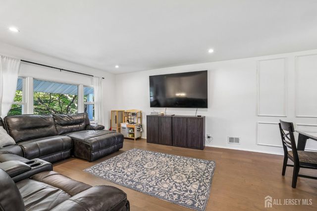9 Heather Drive, Manalapan, NJ 07726