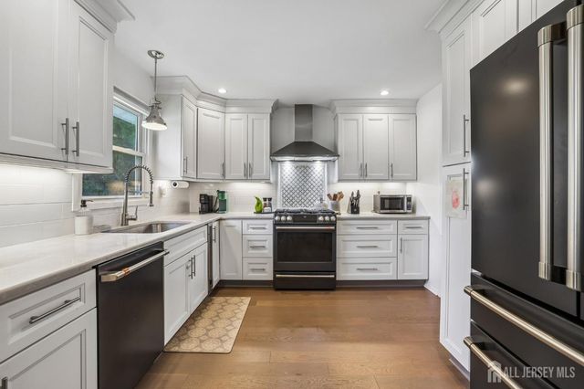 9 Heather Drive, Manalapan, NJ 07726