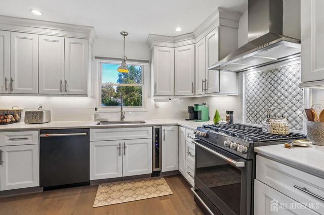 9 Heather Drive, Manalapan, NJ 07726