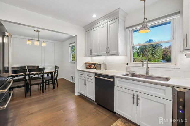 9 Heather Drive, Manalapan, NJ 07726