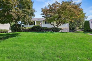 9 Heather Drive, Manalapan, NJ 07726