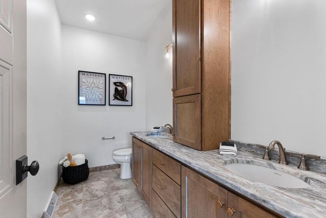 305 BATTERY AVENUE, De Pere, WI 54115