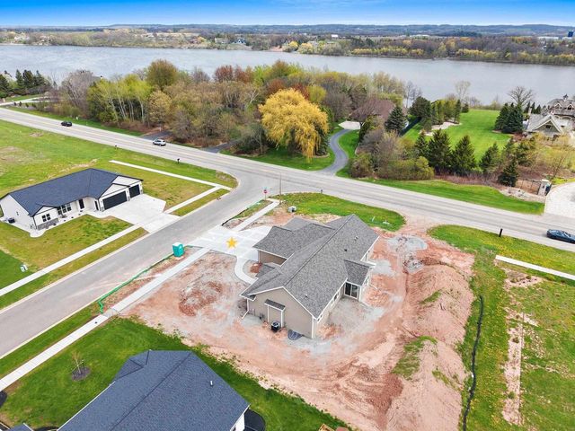 305 BATTERY AVENUE, De Pere, WI 54115